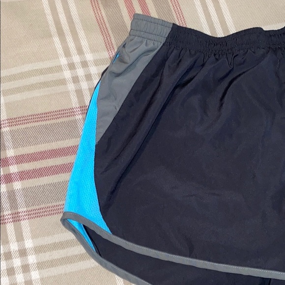nike shorts - Picture 2 of 2
